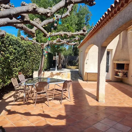 Familiale Piscine Prive Sans Vis A Vis Bages (Aude)