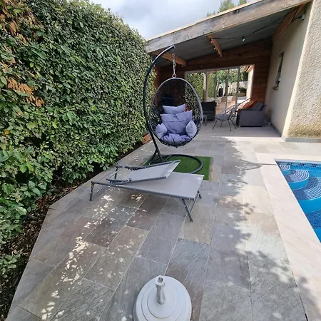 Familiale Piscine Prive Sans Vis A Vis Bages (Aude)