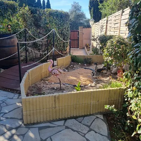 Familiale Piscine Prive Sans Vis A Vis